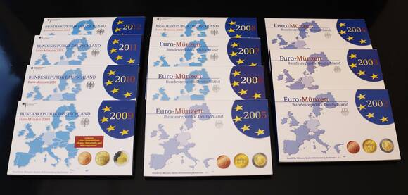 BRD 2002-2012 Sammlung mit 24 Stück offizieller Euro-Kursmünzsätze