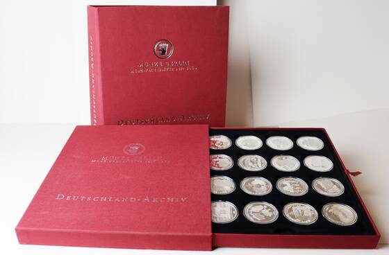 DEUTSCHLAND-ARCHIV tolle Sammlung mit 22 Feinsilber-Medaillen