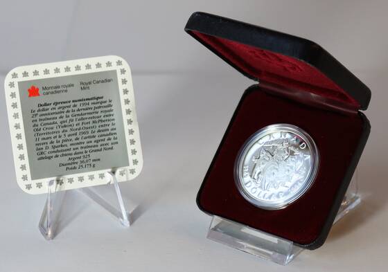 KANADA 1994 1 Silberdollar Huskystreife