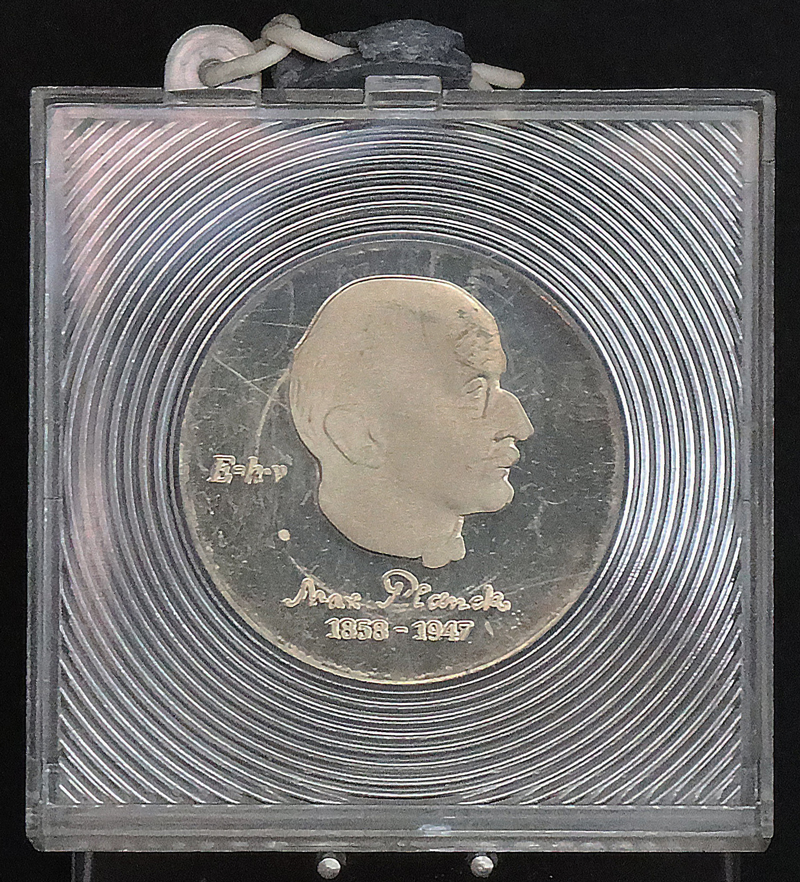 DDR 5 Mark 1983 Max Planck Jaeger 1594 Polierte Platte